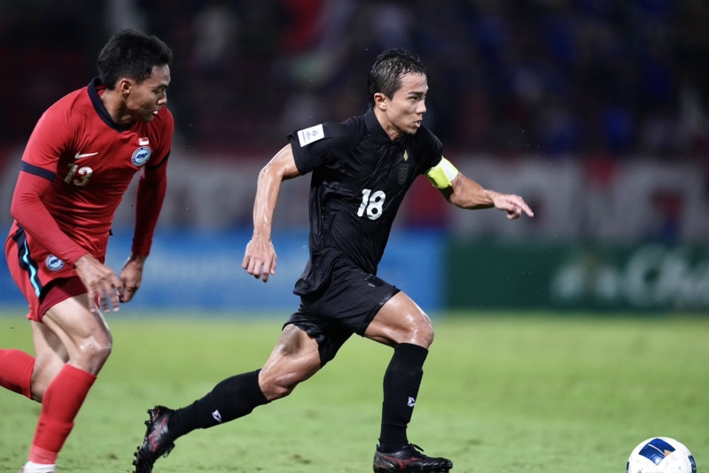 "ทีมชาติไทย" เฉือน สิงคโปร์ อุ่นเครื่องฟีฟ่าเดย์ ก่อนดวลศรีลังกา