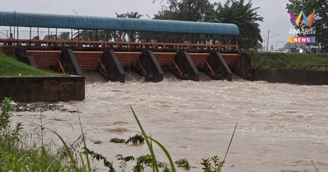 ปัตตานีเปิดประตูเขื่อน 7 บาน น้ำทะลักท่วมหลายพื้นที่ เสียชีวิต 3 ราย