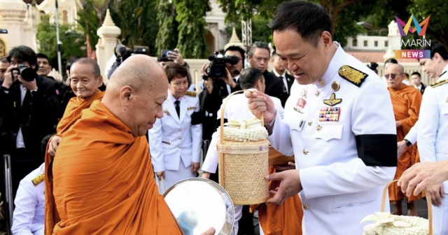 นายกฯ นำทำบุญตักบาตรถวายพระราชกุศล รัชกาลที่ 6