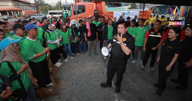 "ธรรมนัส" ตระเวนส่งของใช้ให้ชาวหาดใหญ่ จวก ภาค 9 โยกย้ายไม่เป็นธรรม