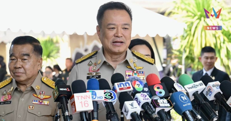 "อนุทิน" ลั่น "คาดเข็มขัดนิรภัย" หลังสื่อจี้ถามปม อุบัติเหตุการเมือง