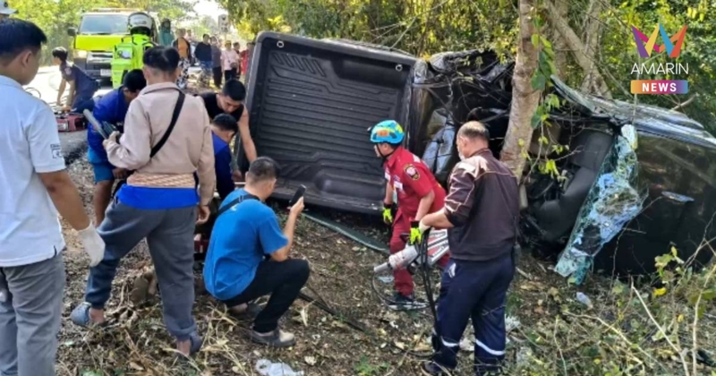 กระบะเสียหลักชนต้นไม้ หญิง55 คนขับดับคาที่ ผู้พิการตาบอดเจ็บ 4 สาหัส 2