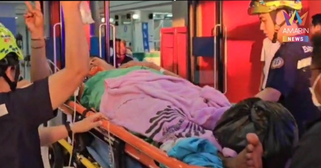 ทหารถูกยิงเข้ารักษาที่ รพ.สุรินทร์แล้ว ชูนิ้ว 2 นิ้วโชว์บอกยังไหว