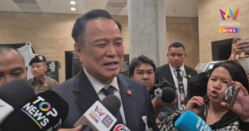 "อนุทิน" หัวเราะร่วน หลังสื่อรอถามโดนส่องคุยแชตกลางห้องประชุมสภา