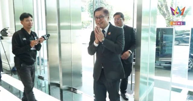 “สีหศักดิ์” ดอดเข้าถ่ายรูป “ภท.” ปัดสมัครสส.-แคนดิเดตนายกฯ