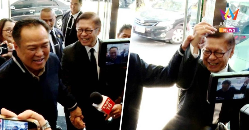 "อนุทิน" ชูมือ "สีหศักดิ์" แทนคำตอบหลังสื่อถาม ทาบนั่งแคนดิเดตนายกฯ