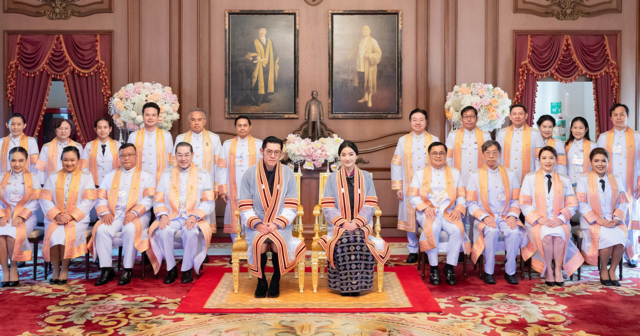 ทูลเกล้าฯ ถวายปริญญาดุษฎีบัณฑิตฯ กษัตริย์จิกมี-พระราชินีเจตซุน