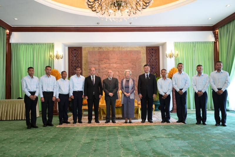 18 ทหารกัมพูชา เข้าเฝ้าฯ "กษัตริย์สีหมุนี" ณ พระราชวังหลวง