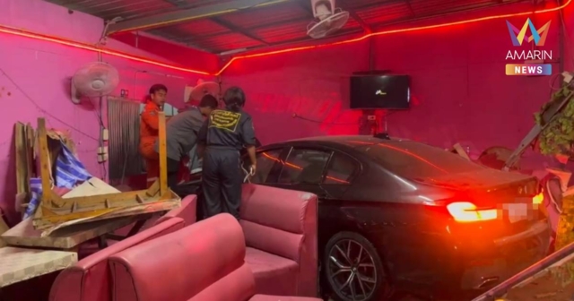 ระทึก! ชายวัย 56 ปี ซิ่ง BMW พุ่งเข้าร้านคาราโอเกะ เจ็บระนาว 8 ราย