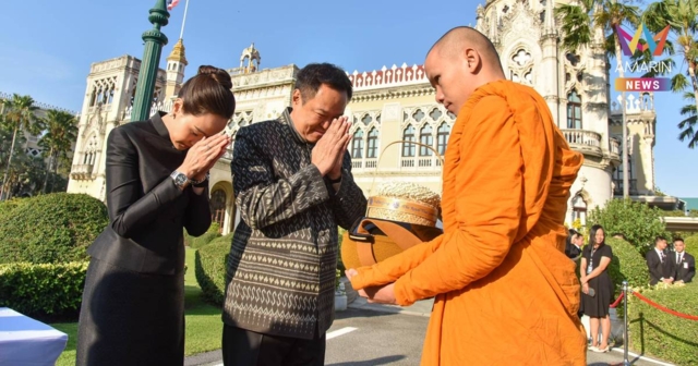 นายกฯ นำ ทำบุญตักบาตรพระสงฆ์ 69 รูป รับปีใหม่