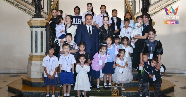 นายกฯร่วมถ่ายภาพบุตรวีรชน 21 คน ต้อนรับวันเด็กแห่งชาติ