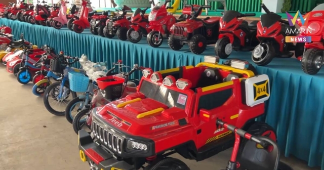 วันเด็กจัดเต็ม! ขนรถไฟฟ้าของเล่นแก้บน “ไอ้ส้มฉุน” นับหมื่นชิ้นแจกฟรี