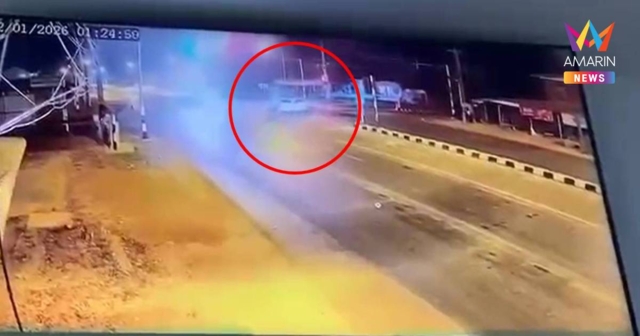 สลด! ดับแล้ว 1 ราย เก๋งเลี้ยวตัดหน้ากระบะบรรทุกอาหารทะเล เจ็บอีก 6 ราย