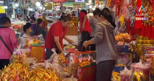 วันจ่ายโคราชคึกคัก ประชาชนออกมาซื้อของเซ่นไหว้กันตั้งแต่เช้า