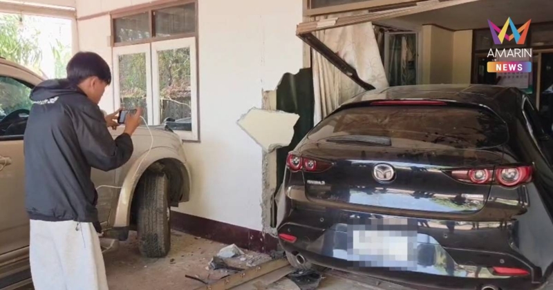 อุทาหรณ์!ถอดรองเท้าขับรถ ขัดใต้เบรกพุ่งชนบ้านคนอื่นพังยับ