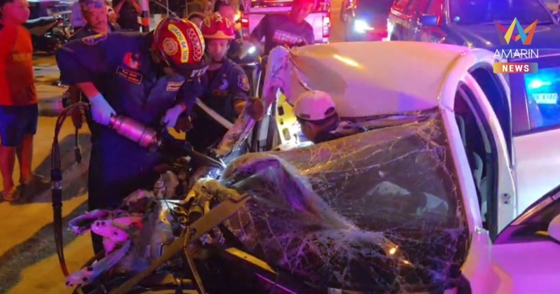 กู้ภัยฯ ตัดถ่างช่วยชีวิตสาวขับเก๋ง พุ่งชนอัดรถขนขนมปังสาหัส