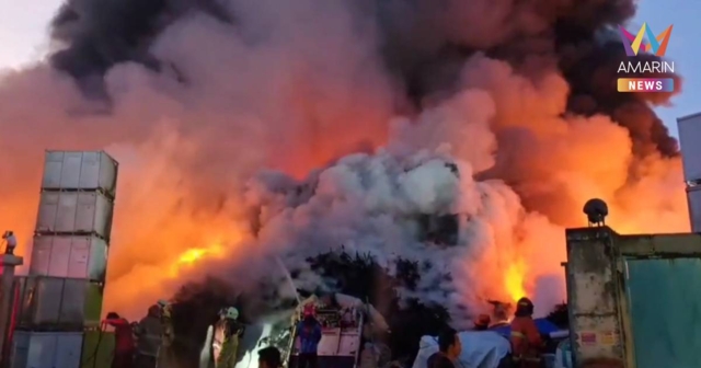 ระทึก! ไฟไหม้โรงงานยาง อ.กระทุ่มแบน ยังคุมเพลิงไม่ได้