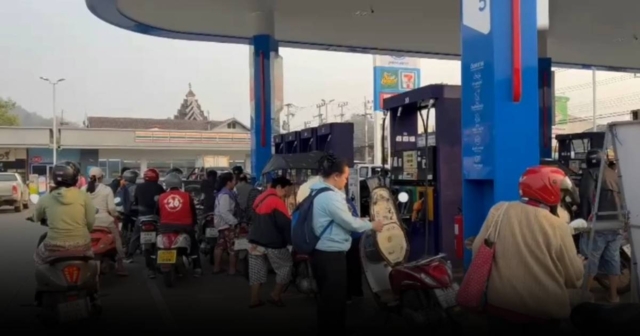 ชาวแม่ฮ่องสอน แห่เติมน้ำมันจนเกลี้ยงปั๊ม