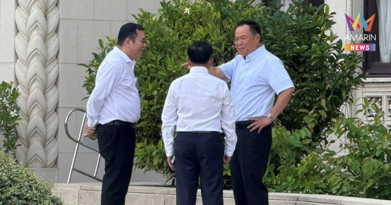 นายกฯ สวมเชิ้ตแขนสั้นสีฟ้าอ่อนเข้าทำเนียบ รับมาตรการประหยัดพลังงาน