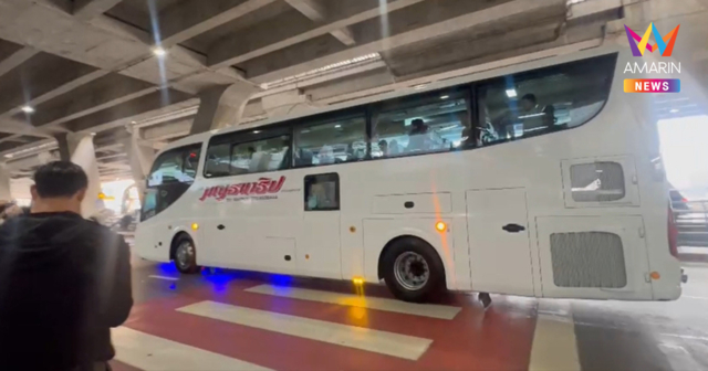 เมียลูกเรือหอบลูก 1 ขวบ รอรับสามีเก้อ จนท.สั่งขึ้นบัสพาไปไหนไม่รู้