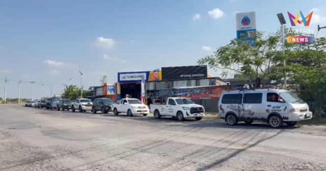 ปั๊มน้ำมันอ.บัวใหญ่โคราชคนแน่น ต่อคิวยาวเกือบ 1 กม.