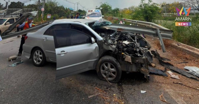 หนุ่ม ขับเก๋งชนการ์ดเรล เสียบทะลุรถเสียชีวิต
