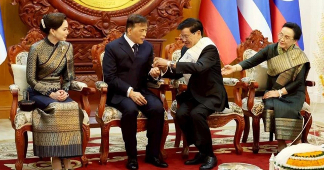 ในหลวง-พระราชินี ทรงร่วมพิธีบายศรีทูลพระขวัญ ณ หอคำ