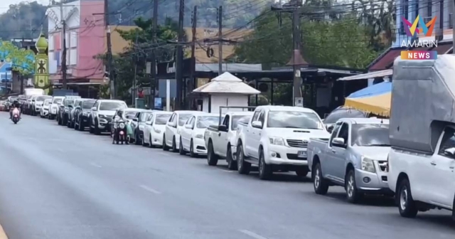 น้ำมันสตูลอัมพาต! ชาวบ้านต่อคิวรอข้ามวันกระทบหนัก 5 วันเต็ม