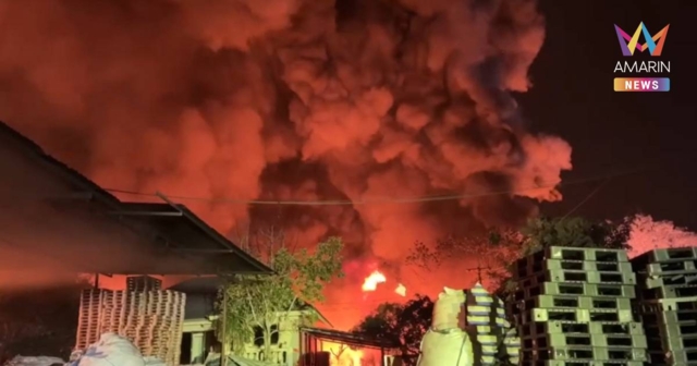 ระทึกรับอรุณ! ไฟไหม้โรงงานรีไซเคิล จ.ระยอง เสียหายไม่ต่ำกว่า 10 ล้าน