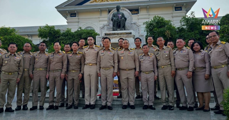 "อนุทิน" นำ 3 รมช.มหาดไทย เข้ากระทรวงวันแรก สักการะสิ่งศักดิ์สิทธิ์