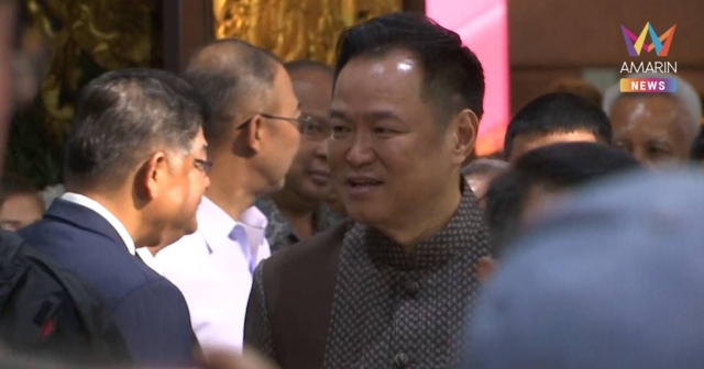 “นายกฯ” ปิดวาจา เดินจ้ำอ้าวขึ้นรถ เมินตอบทุกคำถามนักข่าว