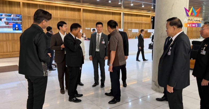 "นายกฯอนุทิน" ดอดเข้าสภา เดินเจอ"เท้ง-สส.พรรคประชาชน" ระหว่างเซ็นชื่อ