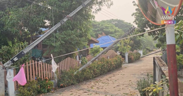 พายุฤดูร้อนถล่มลำปาง! เสาไฟล้มหลายจุด ขวางถนนทางเข้าหมู่บ้านถูกตัดขาด