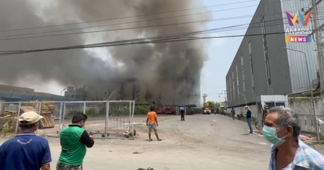 ระทึก! ไฟไหม้โรงงานผลิตเลนส์แว่นตาชื่อดังย่านบางบัวทอง