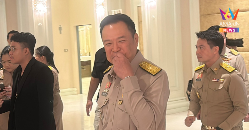 นายกฯ ทำท่ารูดซิปปาก เลี่ยงตอบสื่อ ถามปม PM2.5 บอก "ขอไปเชียงใหม่ก่อน"