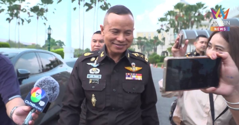 มทภ.4 พบ "อนุทิน" คาดรายงานสถานการณ์ชายแดนใต้-จับมือยิง "สส.กมลศักดิ์"