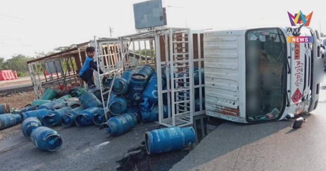 ระทึก! รถบรรทุกแก๊สพลิกคว่ำ นครราชสีมา น้ำมัน-แก๊สรั่ว กระจายทั่ว