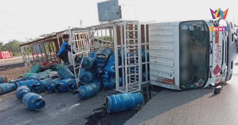 ระทึก! รถบรรทุกแก๊สพลิกคว่ำ นครราชสีมา น้ำมัน-แก๊สรั่ว กระจายทั่ว