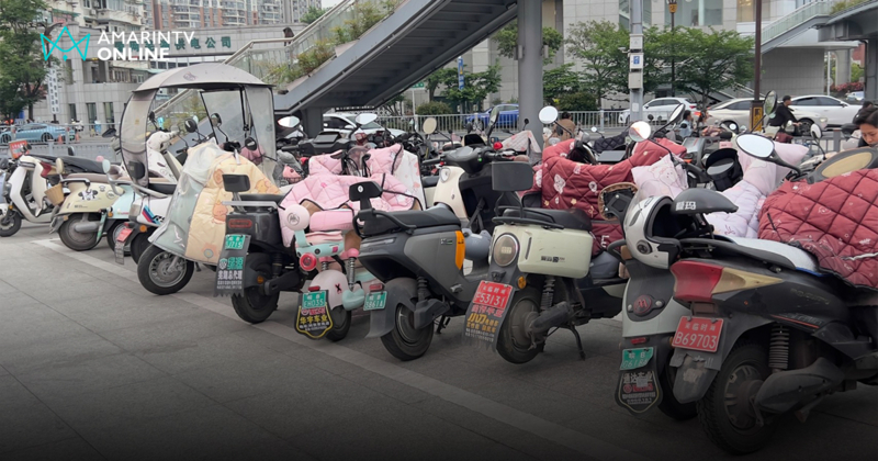 ส่องวัฒนธรรมรถจักรยานยนต์ไฟฟ้าในจีน และการใช้ผ้าคลุมกันหนาวสุดฮิต