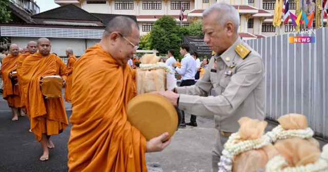 พิธีตักบาตร โครงการบรรพชาอุปสมบท ถวายพระกุศลแด่ 
