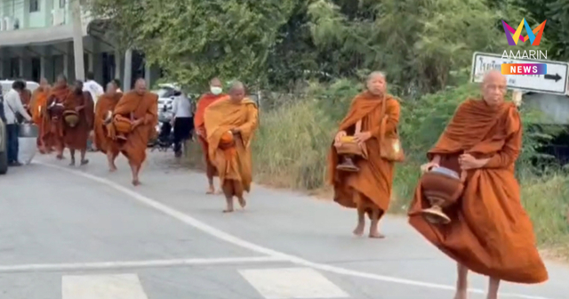 ดูแลเข้ม! พระเดินธุดงค์ 60 รูปเดินบนถนนมิตรภาพ หวั่นเกิดอุบัติเหตุซ้ำ