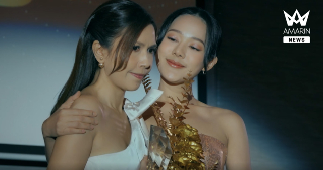 อึ้งทั้งงาน “ทับทิม” เปิดศึกกลางเวทีรางวัล แจกดอกไม้(สีทอง) ให้ “ยุ้ย”