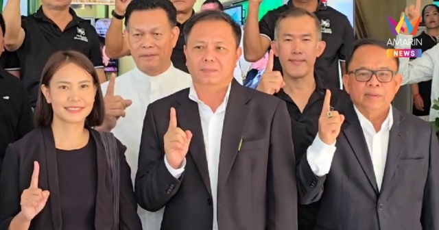 กองเชียร์กลุ่มผึ้งหลวงเฮ นฤพนธ์ หลานชายอดีตนายกธงชัยจับสลากได้เบอร์ 1