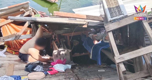 ช่วยระทึก 3 ชีวิต บ้านไม้ริมคลองพังครืนทรุดลงน้ำ ร่วงยกครัว