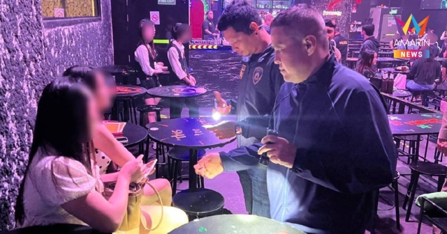 สน.วังทองหลาง บุกตรวจ 5 ร้านดังซอยมหาดไทย เข้มกวาดล้างยา-อาวุธ