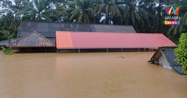 พังงาอ่วม! น้ำป่าหลากท่วมสำนักสงฆ์บ้านปากคลอง - นร. 6 คนติดโรงเรียน