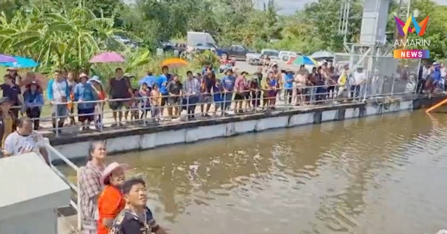 ชาวบางน้ำเปรี้ยว ประท้วงหน้าประตูระบายน้ำ จี้ยก 50 ซม.เปิดเข้ากรุงฯ