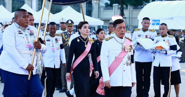 ในหลวง-พระราชินี เสด็จฯ ทรงวางพวงมาลา เนื่องในวันปิยมหาราช ประจำปี 69