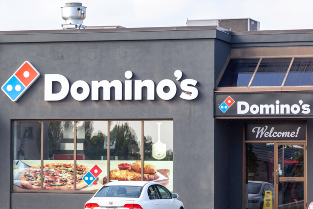 บัฟเฟตต์ ทำไมเข้าซื้อหุ้น Domino's และ Pool Corp. 2 หุ้นนี้มีดีอย่างไร