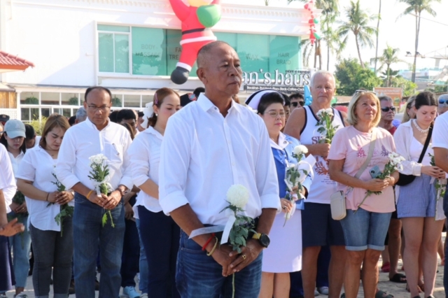 รำลึกสึนามิ 20 ปี! ซัดถล่มชายฝั่งอันดามันที่หาดป่าตองและสุสานไม้ขาว